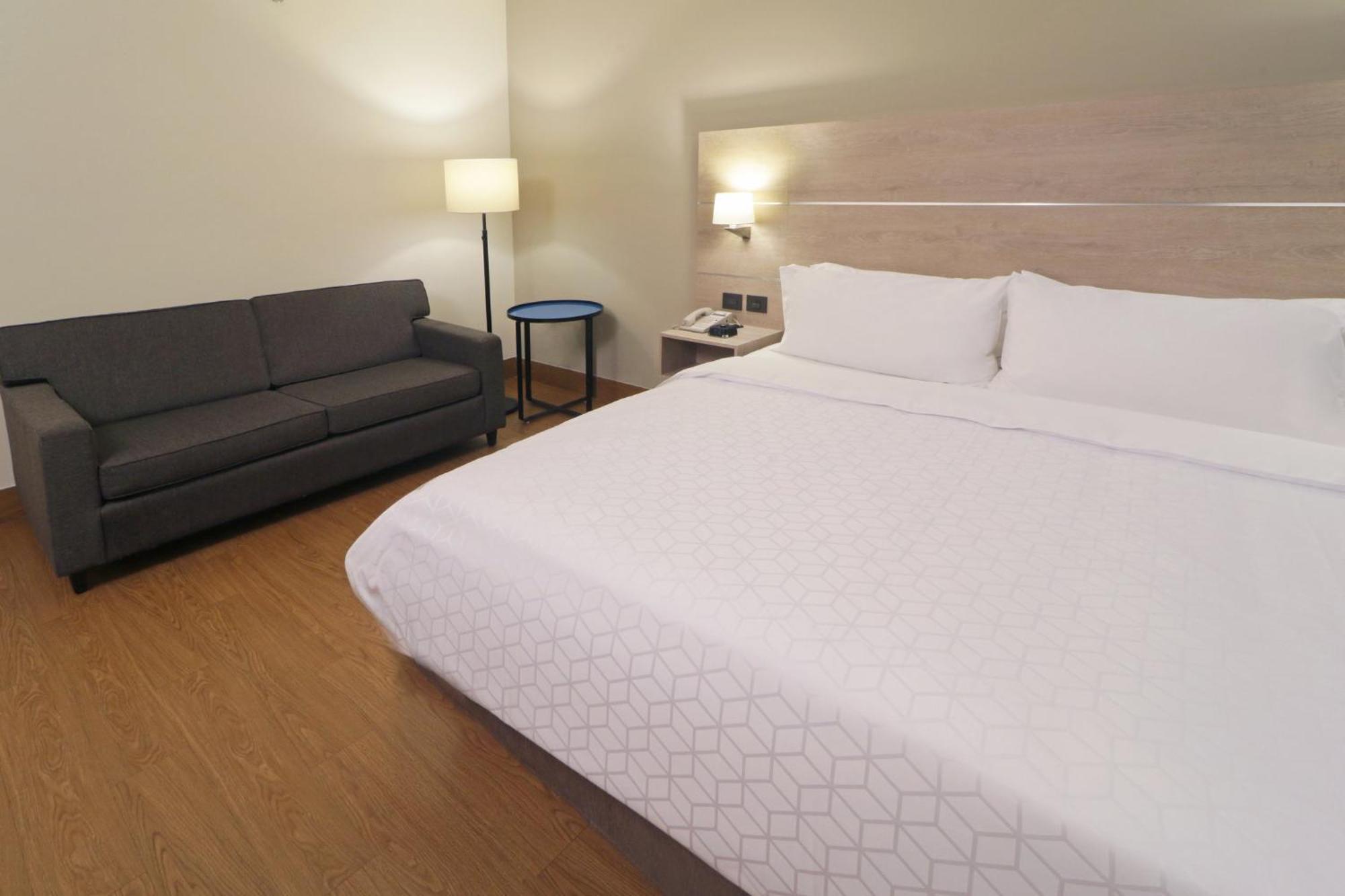 Standard King Room - Accessible