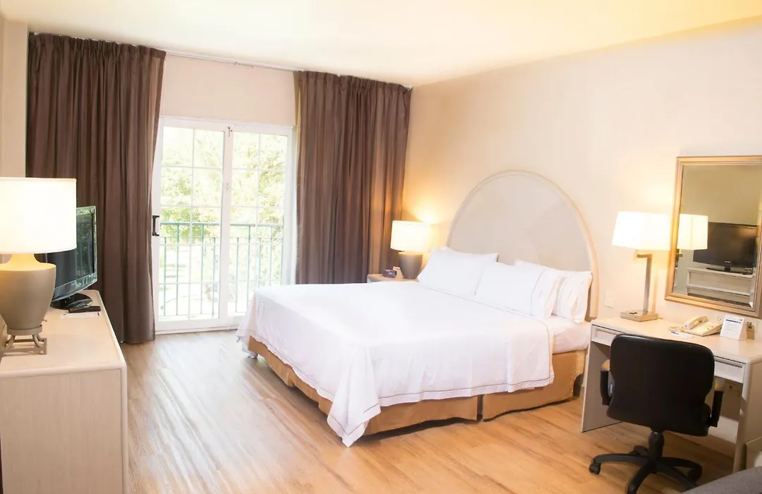 Holiday Inn Express Monterrey Galerias-San Jeronimo By Ihg-1